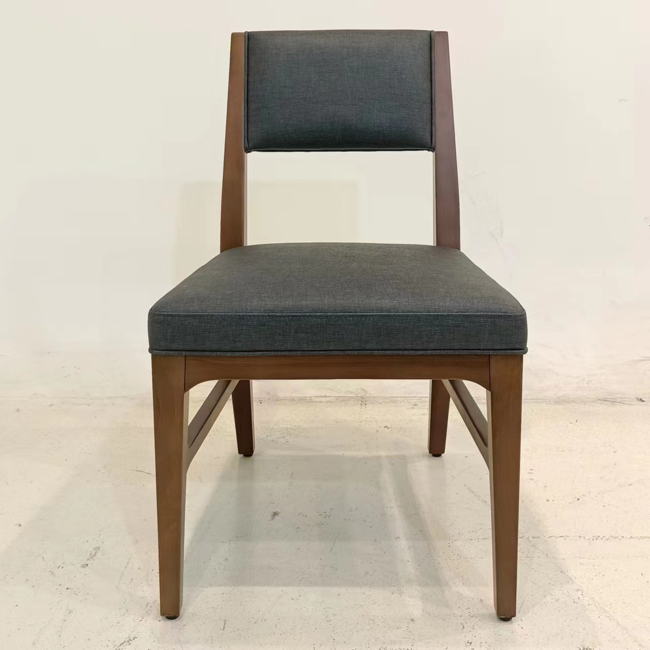 木质餐椅子