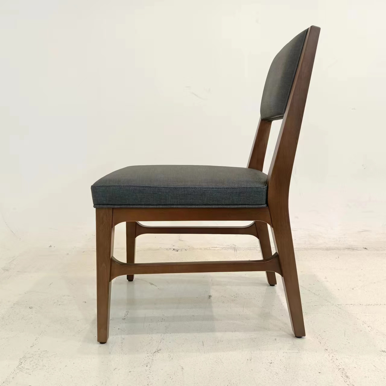 木质餐椅子