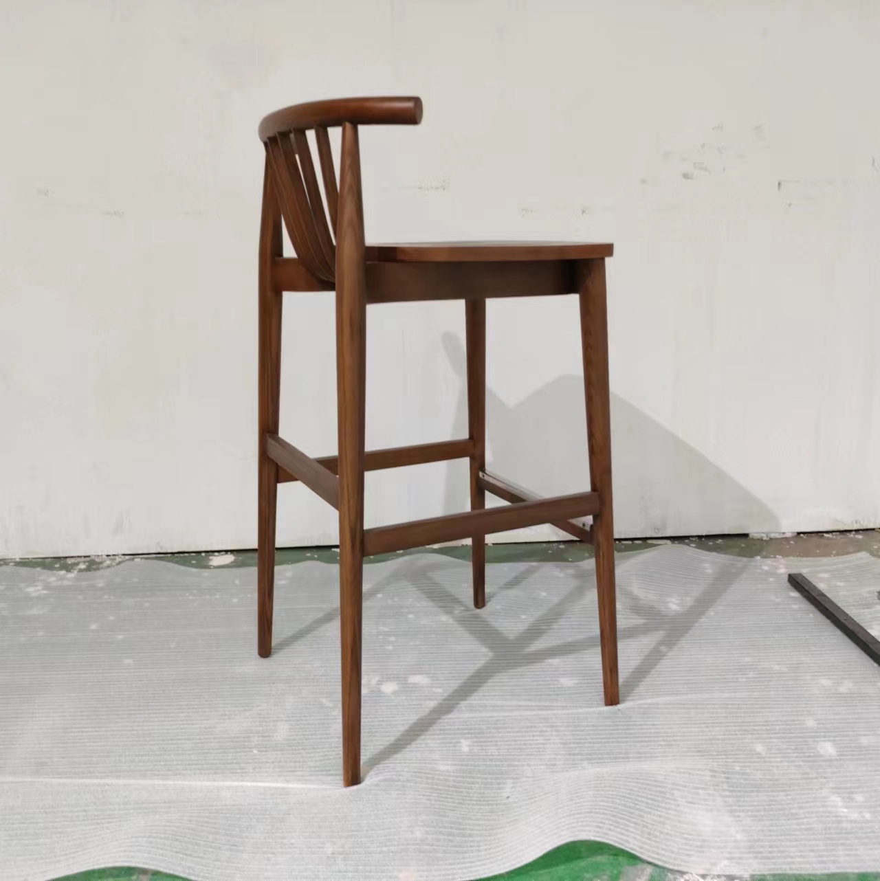 实木吧椅[仁力]采用杨木松木等纹理更清晰质感更厚实